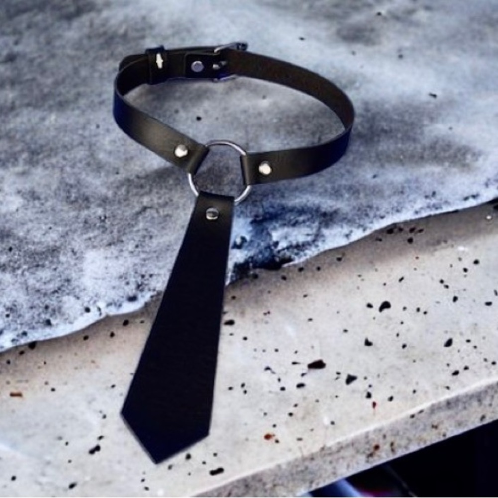 Awesome grunge vegan Leather O Ring Tie Choker sexy goth black tie necktie nwt